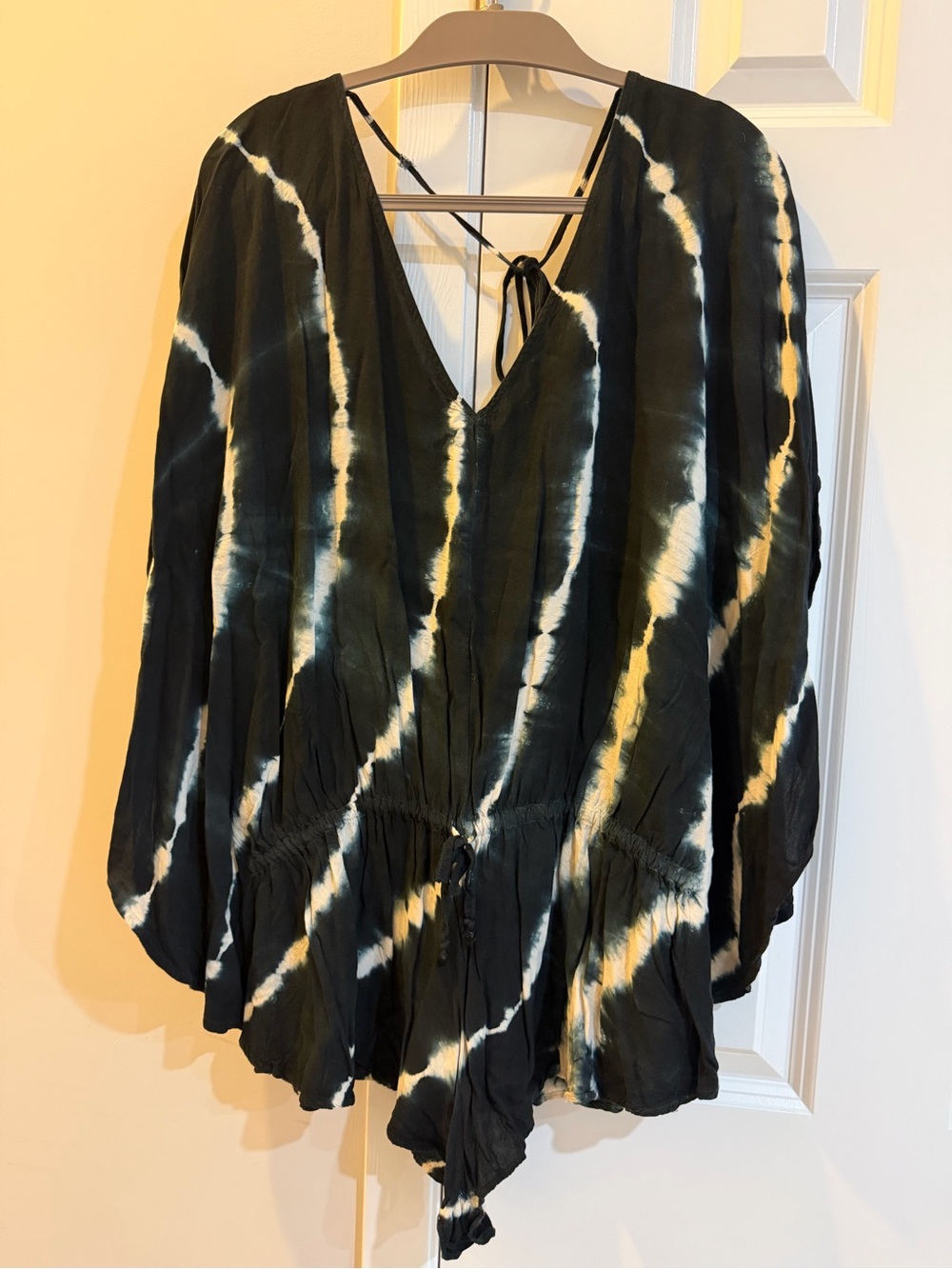 Aakaa Black and Cream Tie-Dye V-Neck Romper